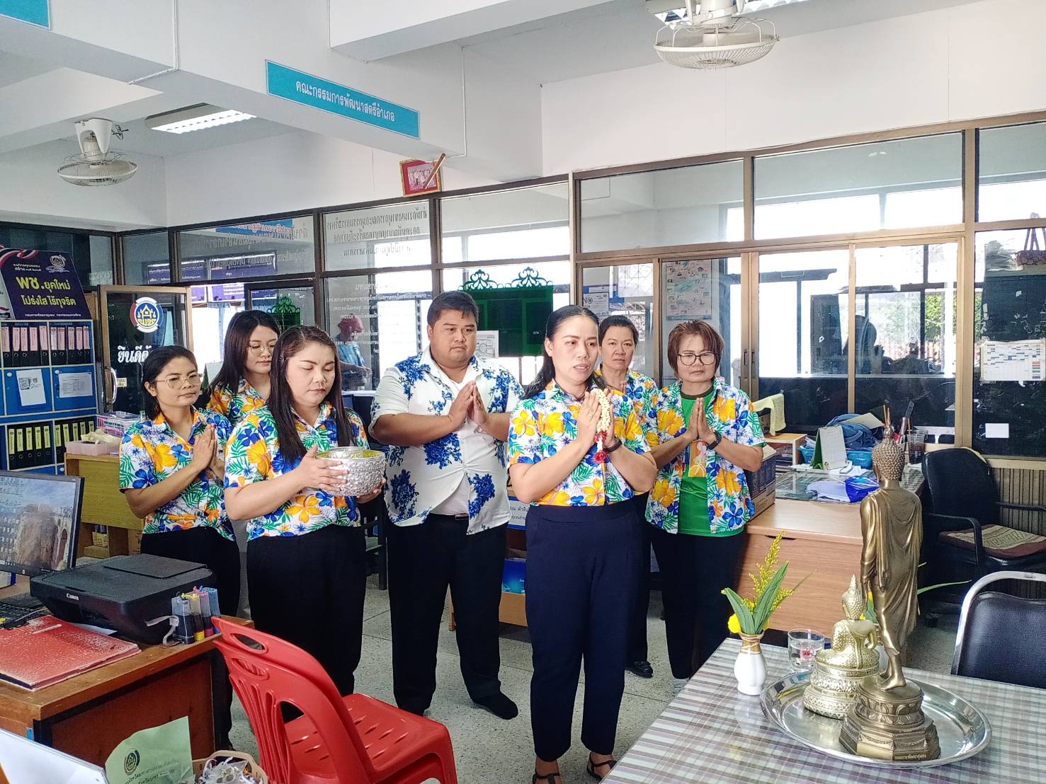 🪘พช.วาปีปทุม จังหวัดมหาสารคาม : ร่วมสรงน้ำพระพุทธรูป และรดน้ำขอพรจากพัฒนาการอำเภอ เนื่องในโอกาสเทศกาลประเพณีสงกรานต์ ประจำปี 2569🪘