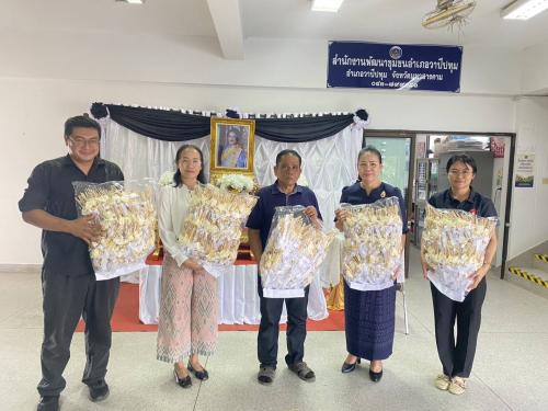 🪘พช.วาปีปทุม จังหวัดมหาสารคาม : รับมอบดอกไม้จันทน์ เพื่อใช้ในพระราชพิธีถวายพระเพลิงพระบรมศพ สมเด็จพระนางเจ้าสิริกิติ์ พระบรมราชินีนาถ พระบรมราชชนนีพันปีหลวง 🪘